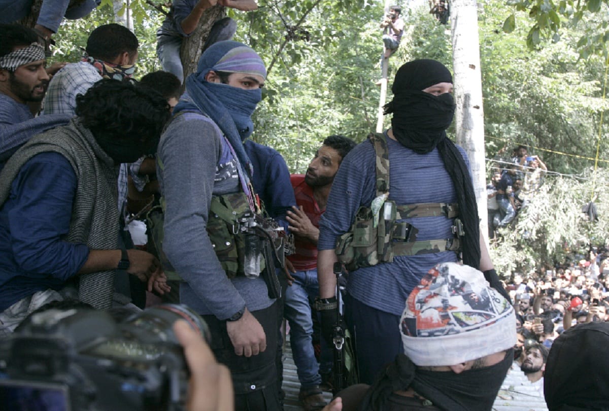 jammu kashmir let pakistani terrorist naveed jati arrived at funeral of killed militants in shopian