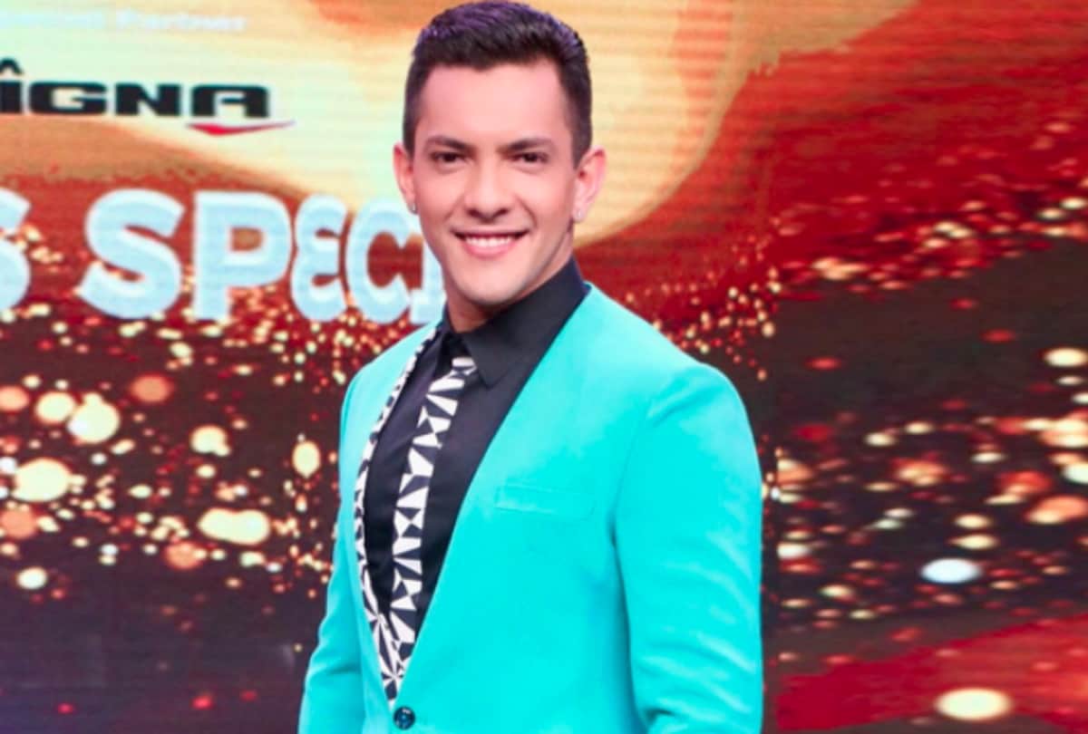 Indian Idol 12 Host Aditya Narayan Controversies From Misbehave With Airport Staff To Arrested For Road Accident