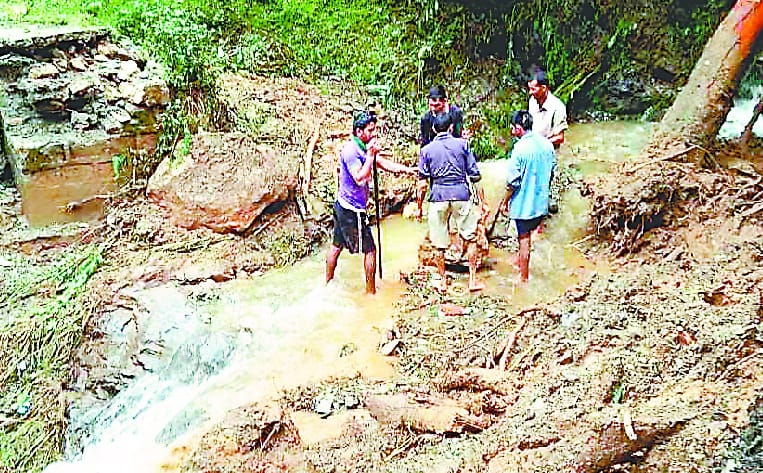 Pulia book in Kunia village with heavy rains