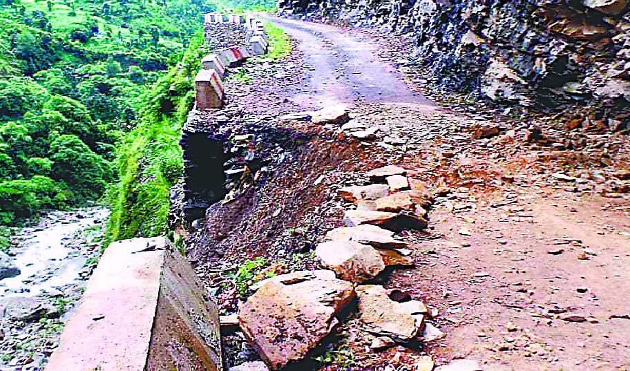 Padaypuri road damaged in Guiyan now