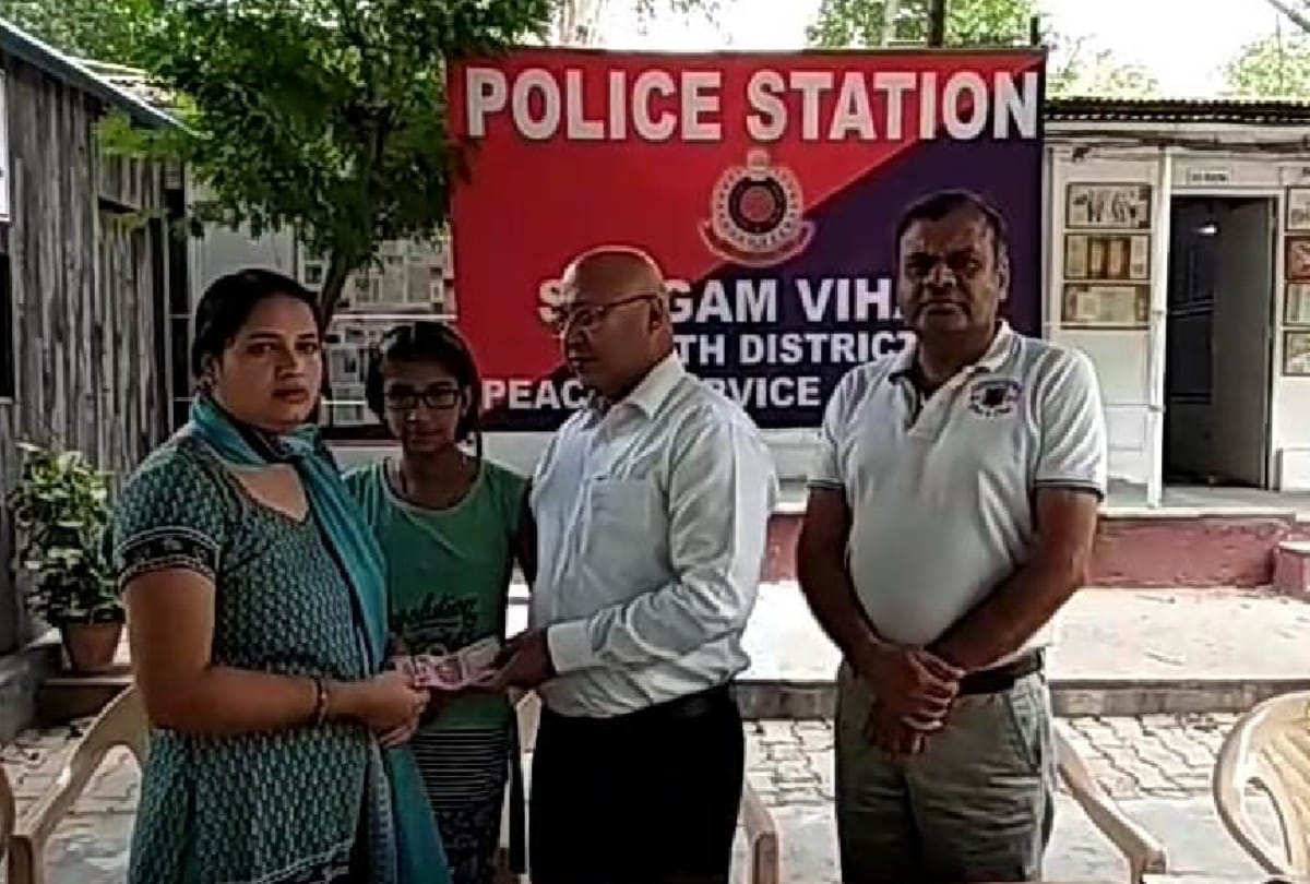 Police help mother and daughter after husband attack