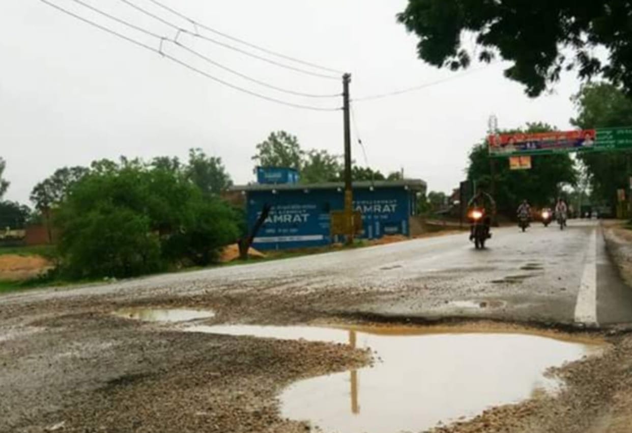 सड़क चौड़ीकरण में टूटेंगी गोरखनाथ मंदिर की दुकाने