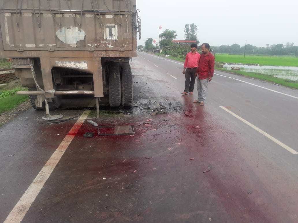 Five people killed in road accident in jaunpur 