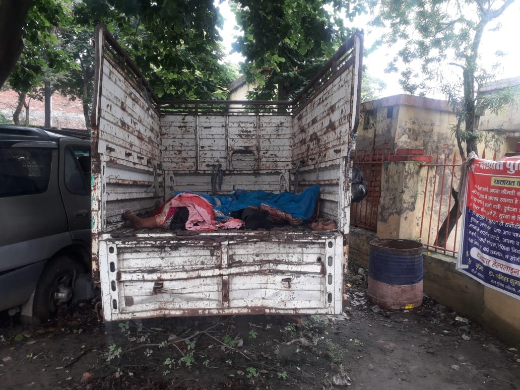 Five people killed in road accident in jaunpur 