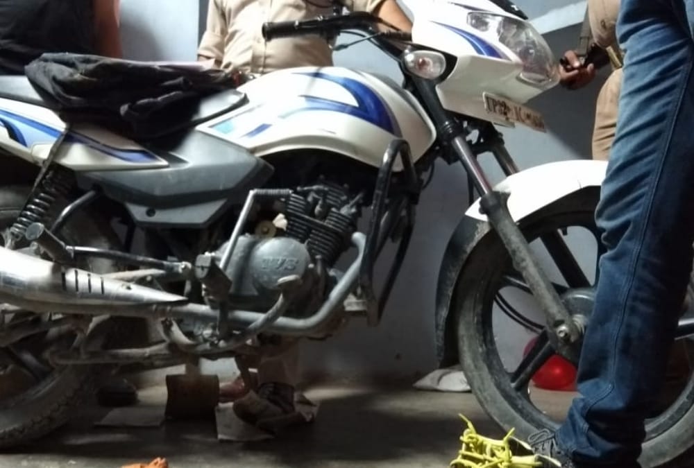 Elevator pocket cut by giving lift on bike