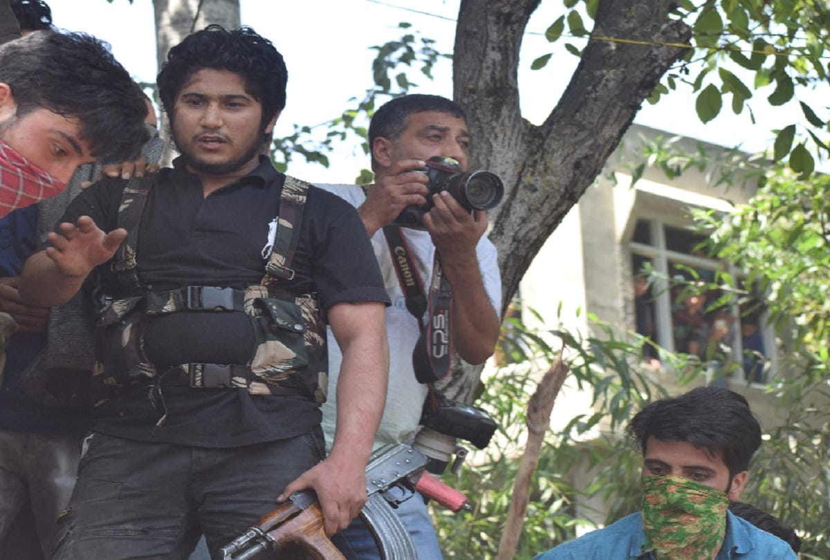 jammu and kashmir terrorist Naveed Jatt was buried in Handwara
