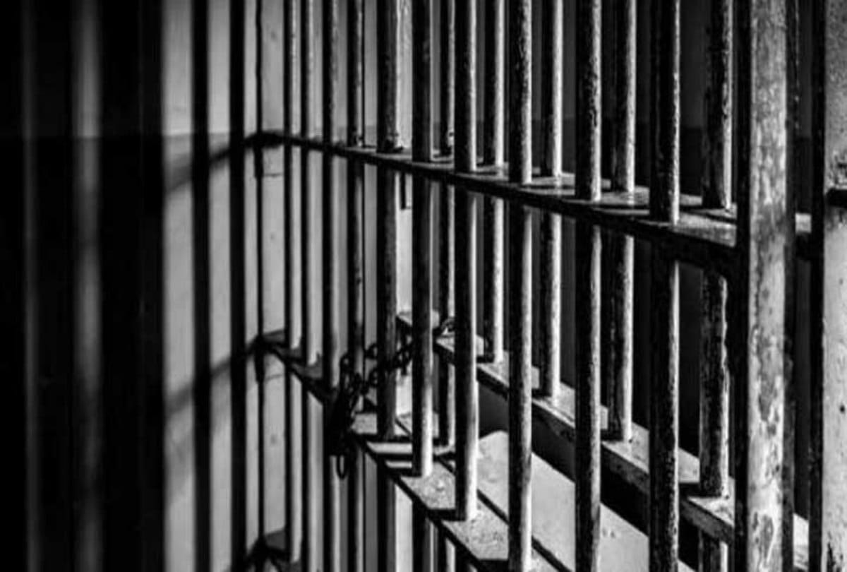 Mother killed her step daughters parrot 