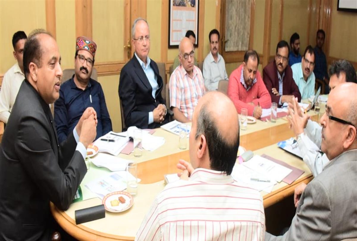 Cm jairam thakur attended meeting with forest officers