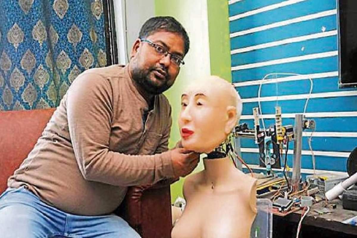 Ranjit srivastava developed Humanoid Robot Rashmi which speaks Hindi, Bhojpuri, marathi and English