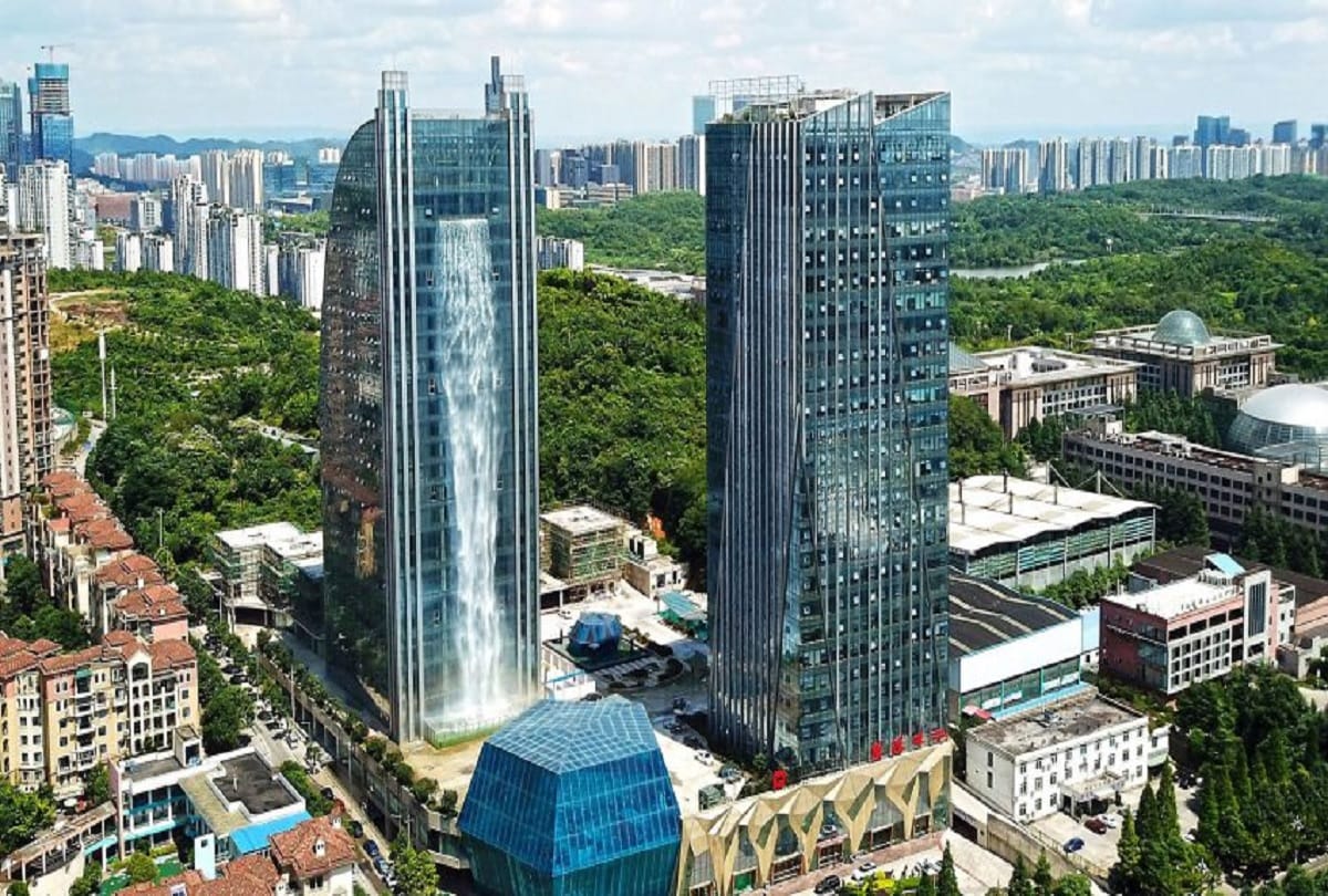 People do not like China skyscraper, Artificial waterfall