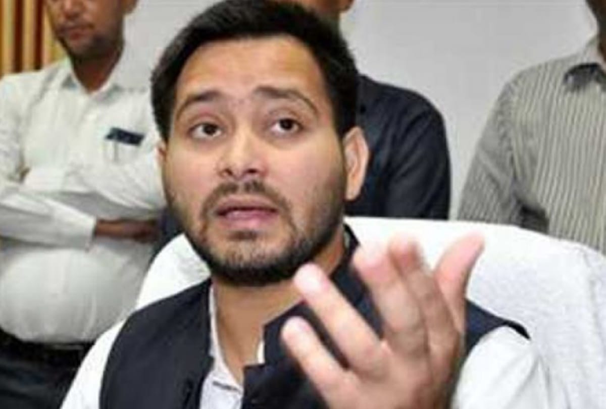 political battle begun on a photo of tejashwi yadav with a criminal