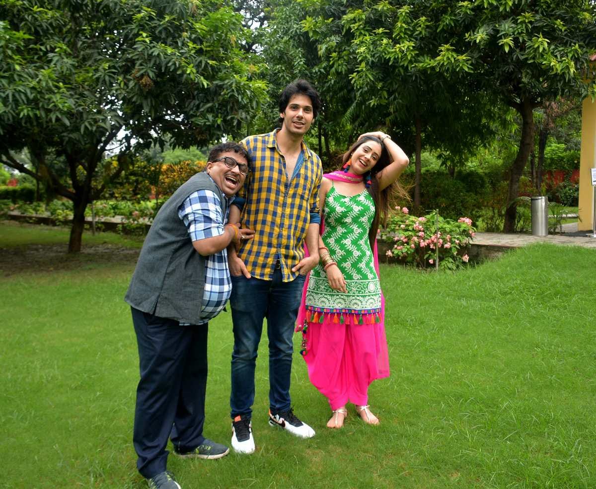 Jija ji chhat par hain star cast fun in varanasi 