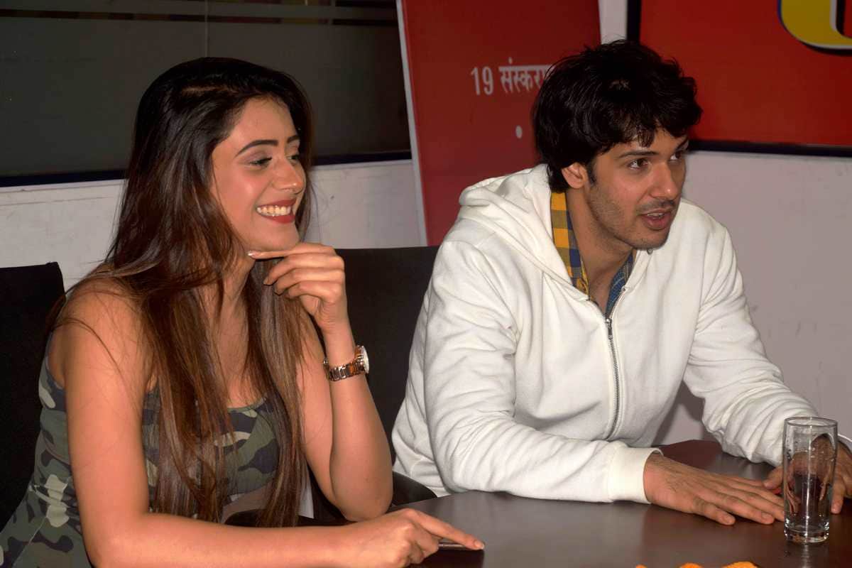 Jija ji chhat par hain star cast fun in varanasi 