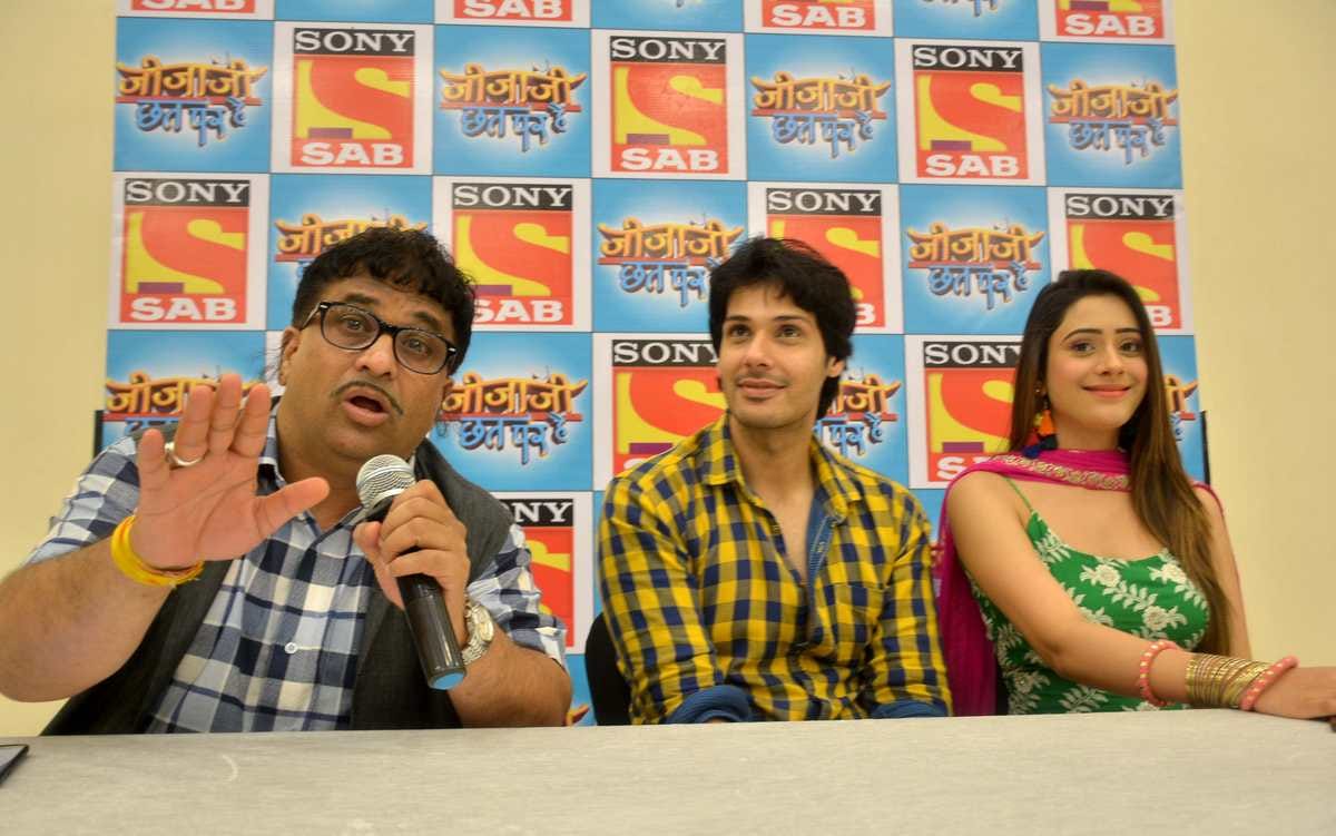 Jija ji chhat par hain star cast fun in varanasi 