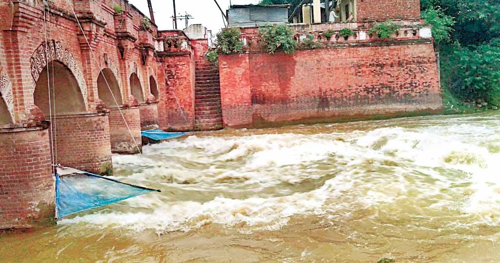 water inceases inkosi river,farmers worried