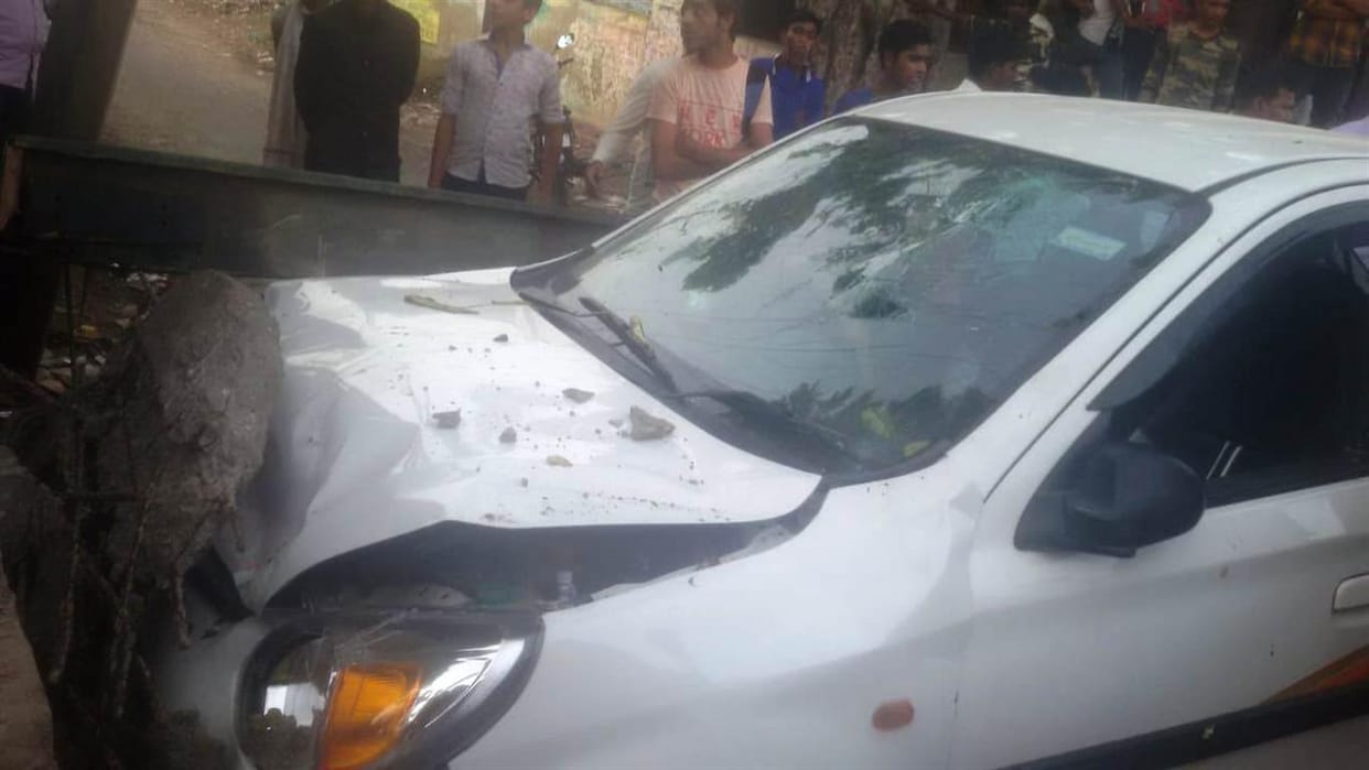 car hits peoples in hathras one lady died