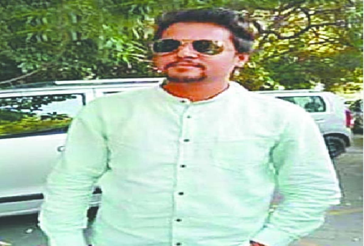 A young man shot girl in house at bharat nagar in delhi