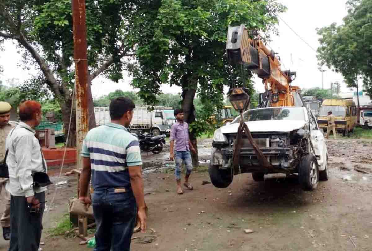 three KG gold missing from jewellers' car in unnao road accident