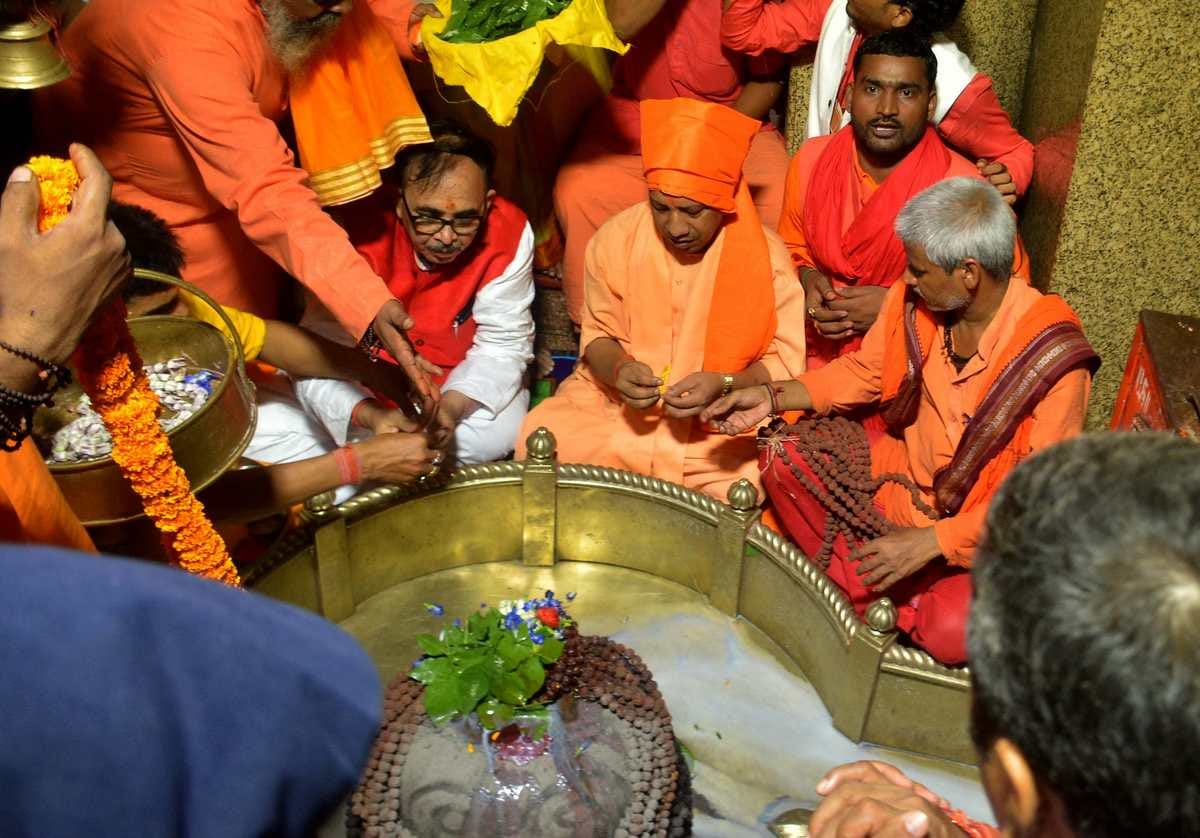 Yogi adityanath worship in markandey temple at varanasi