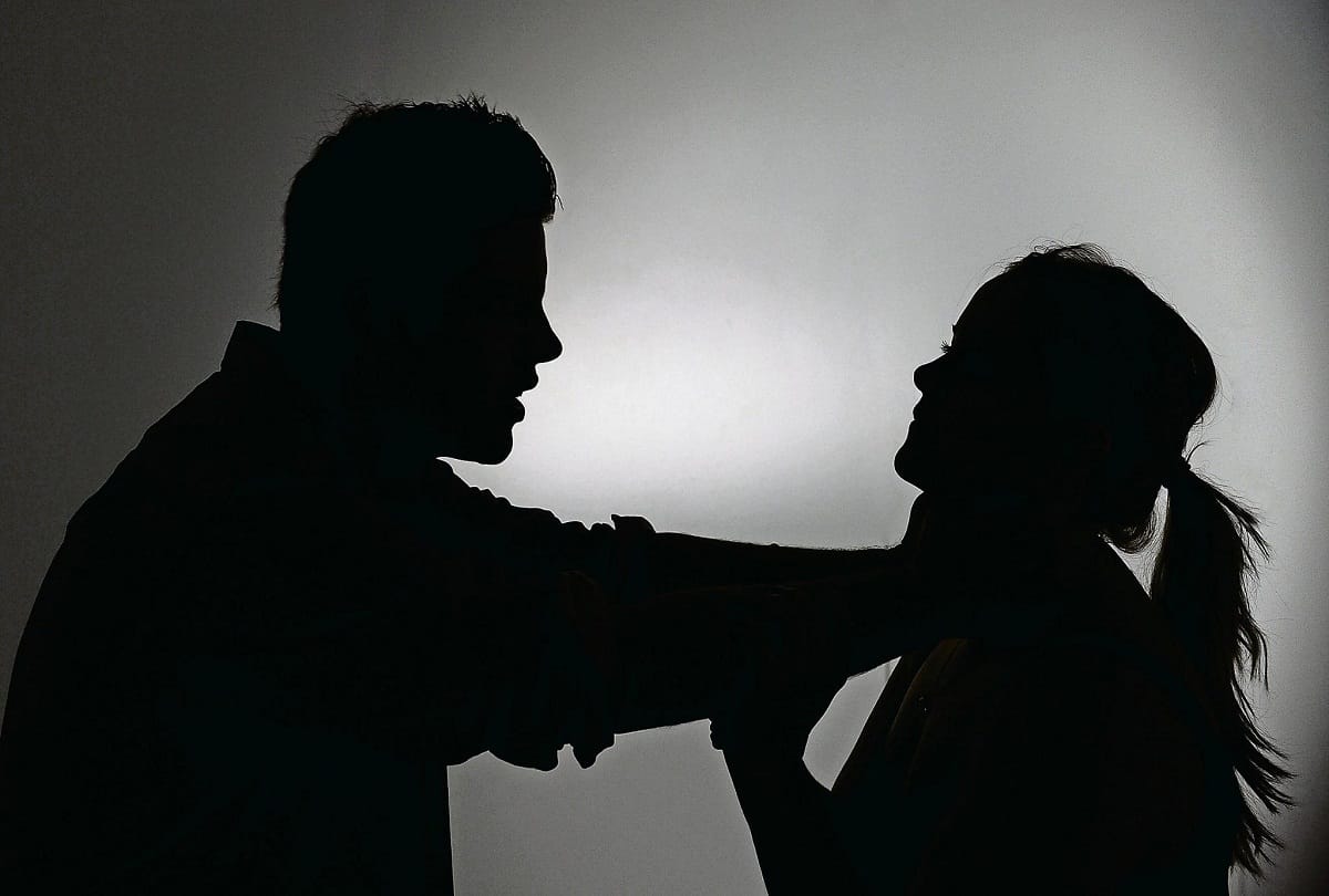 man get out his pregnant wife with four daughter in Urlana Kalan