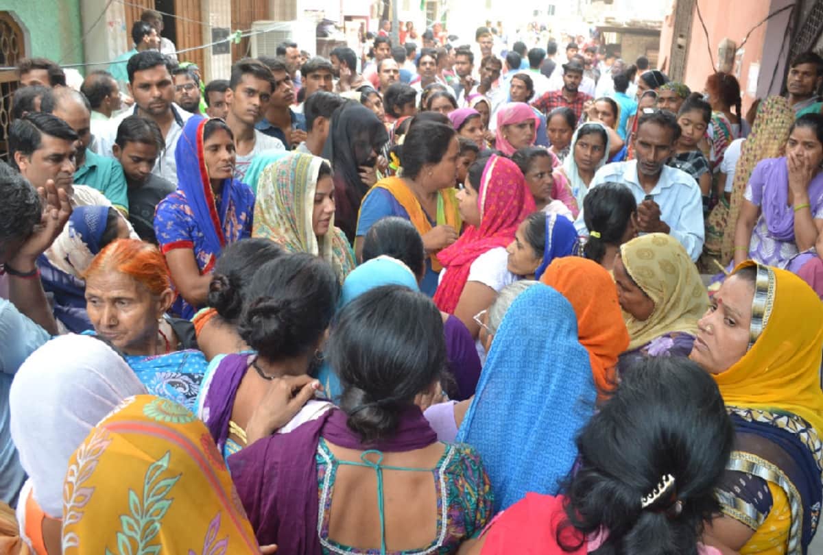 minor girl dead body found in suspicious condition in ghaziabad