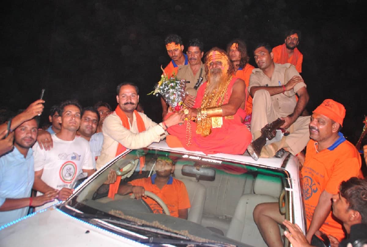 golden baba sudhir kumar makkad why called Golden Baba 25 to 30 guards give security