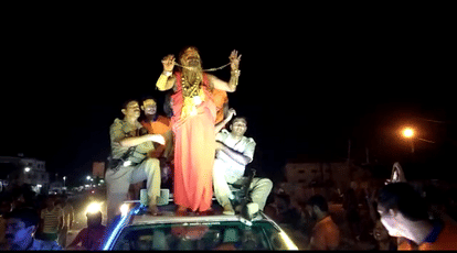Golden Baba had more security than the UP minister, 17 kg gold was worn