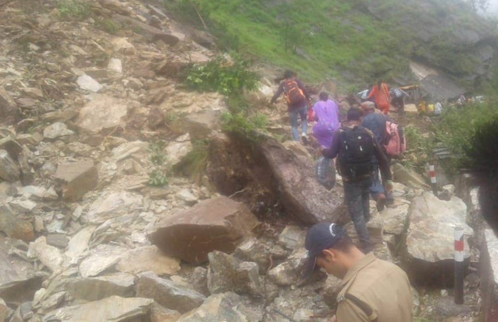 badrinath highway closed due to Break the rock