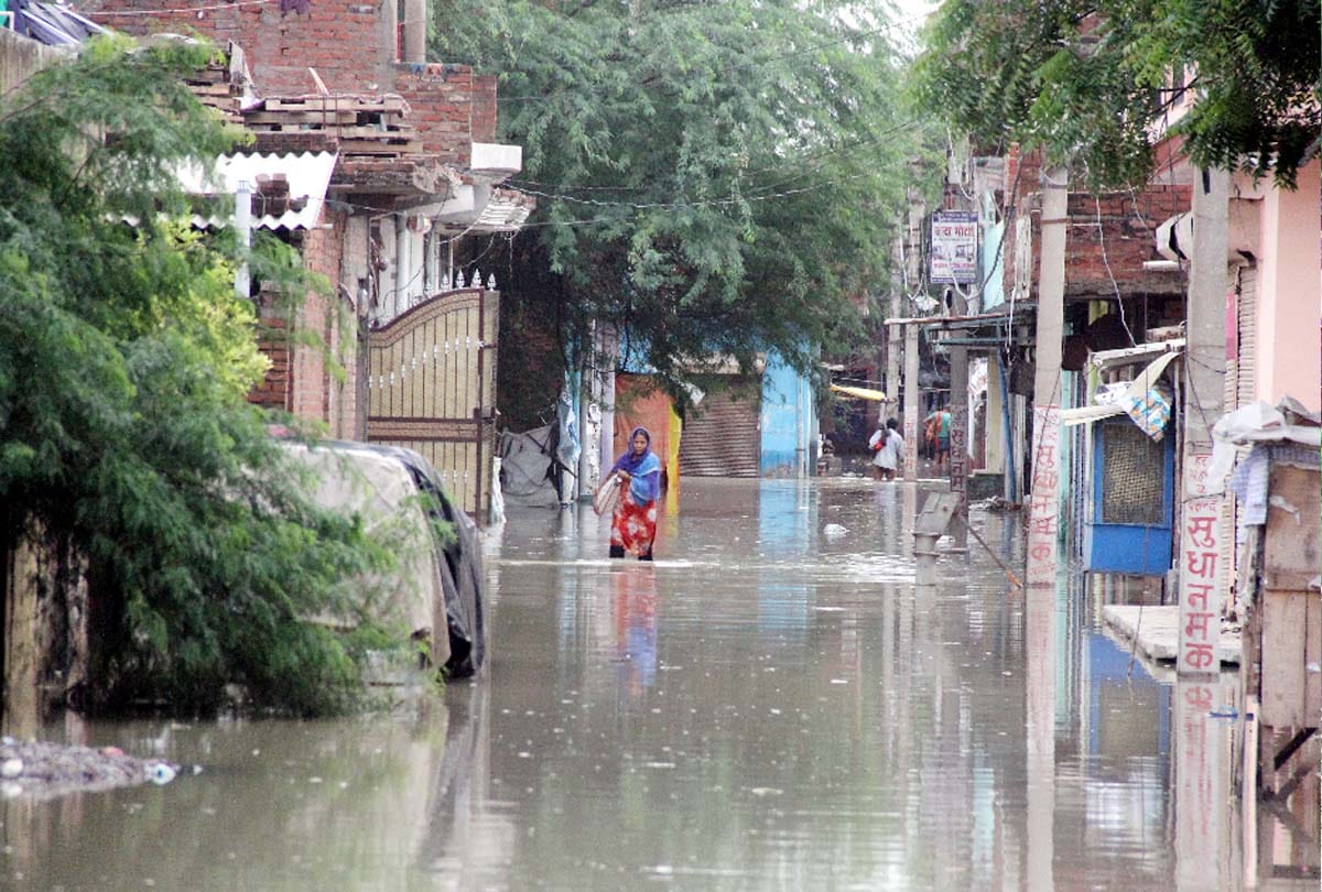 heavy rainfall and increase in water level of Pandu river