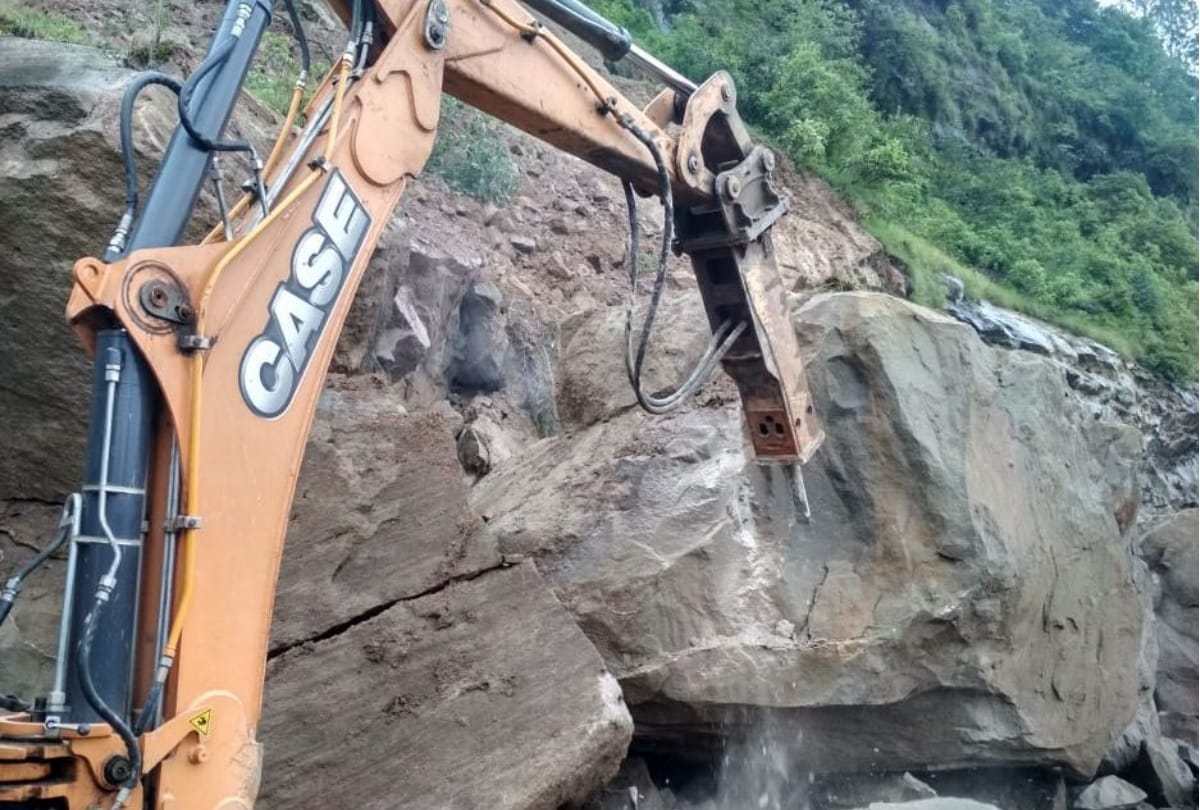 himachal weather report heavy damage to houses roads due to rain
