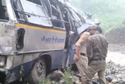Two die as bike collides with truck in Mandi Himachal Pradesh