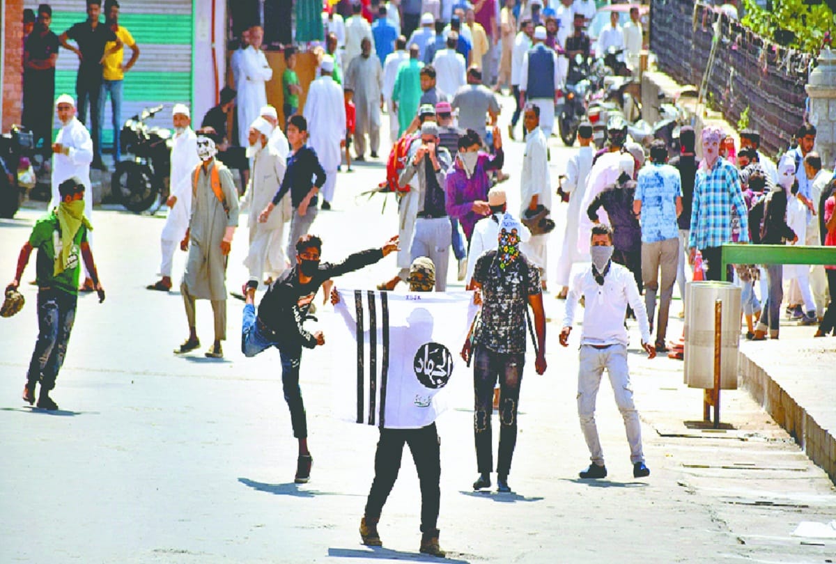 caso in kulgam jammu kashmir stone pelters clashed with security forces