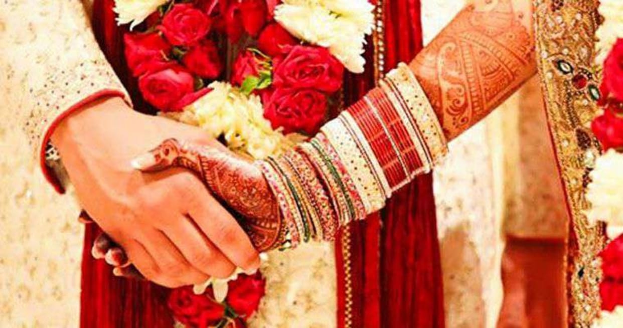 Man breaks marriage due to bride busy whole time on whatsapp