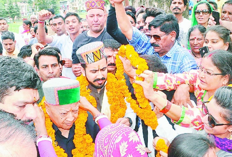 बुजुर्गों का होश, युवाआें का जोश जिताएगा पार्टी को चुनाव: वीरभद्र