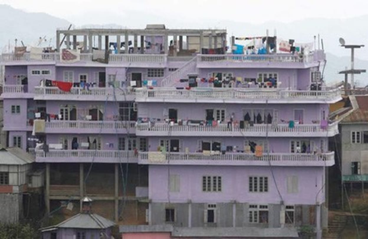 World biggest family where members lives in 100 room house