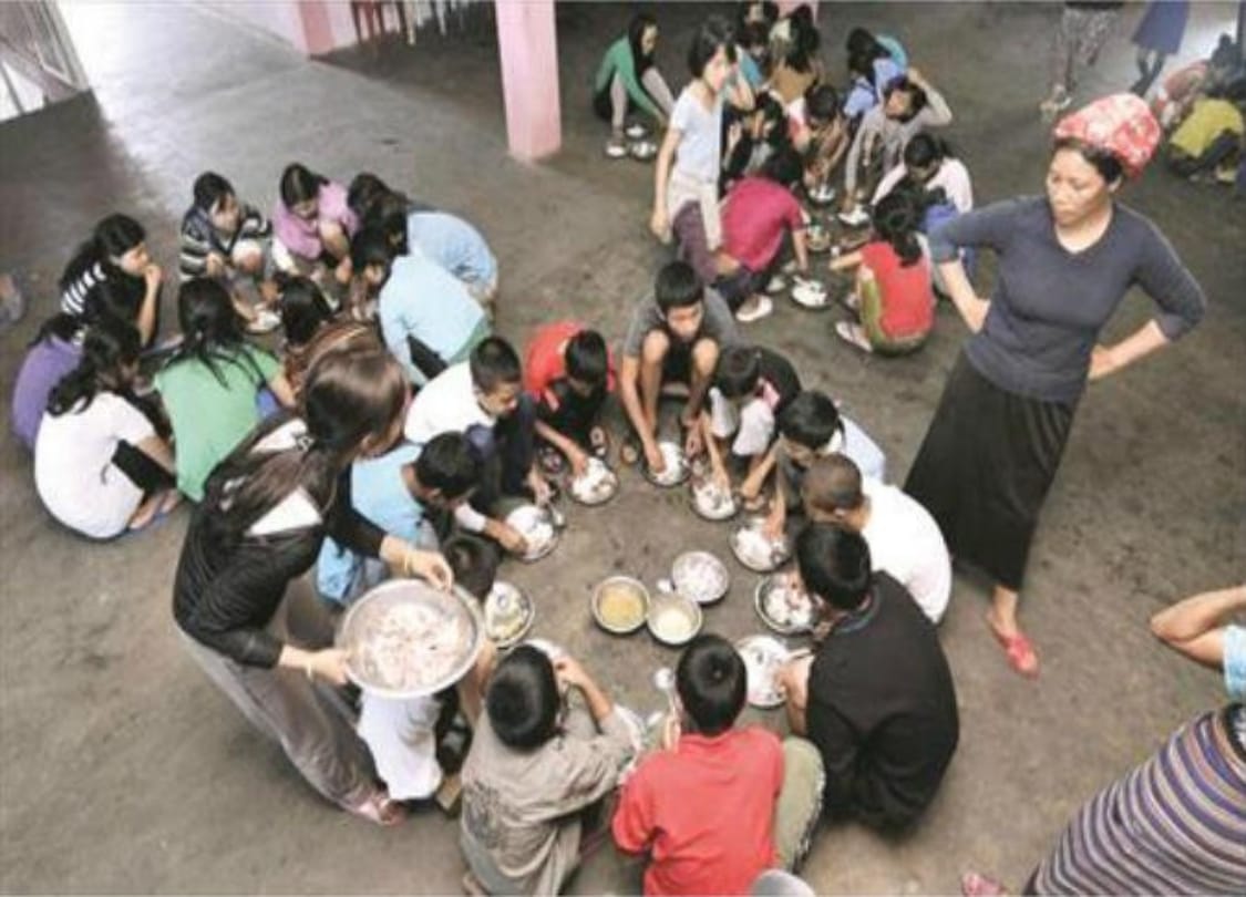 World biggest family where members lives in 100 room house