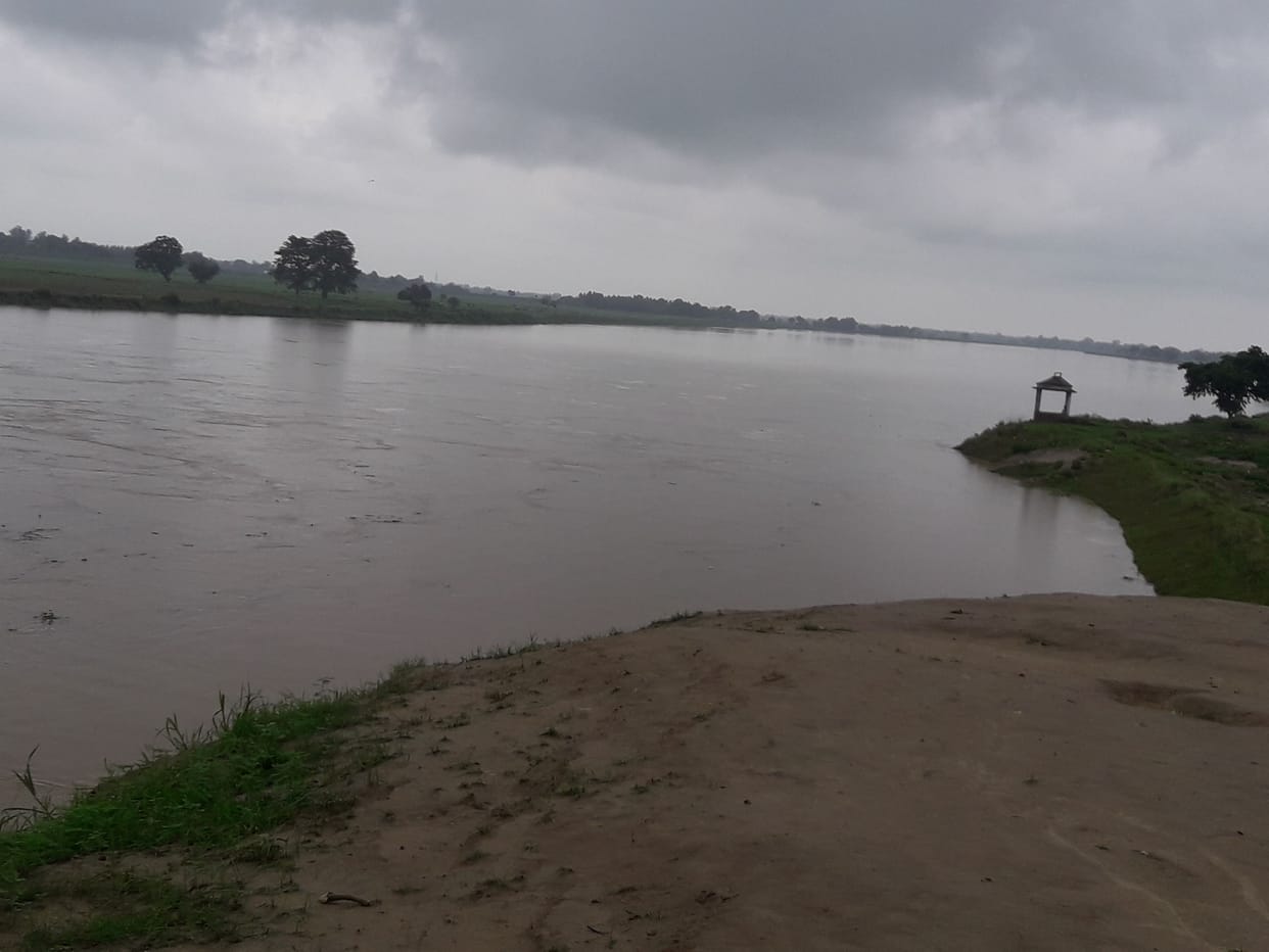 खतरे के निशान के करीब पहुंचा राप्ती का जलस्तर