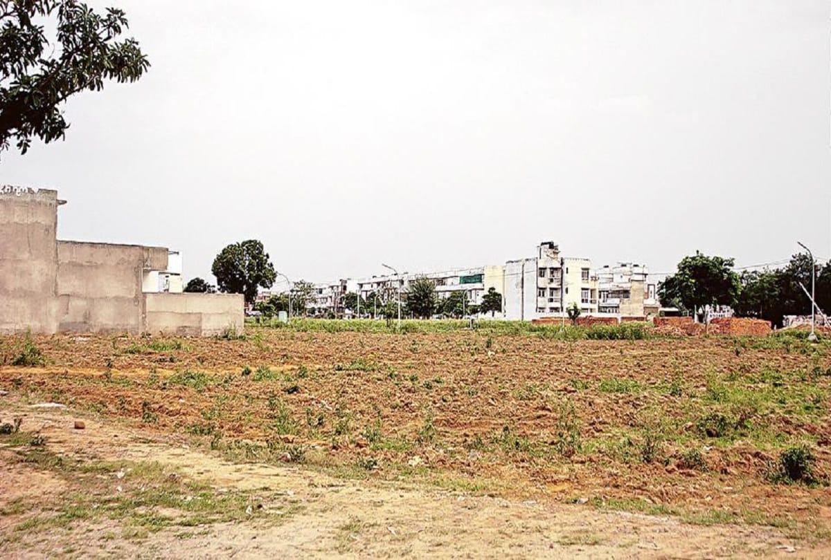 Despite the acquisition the same land sold 50 times in noida
