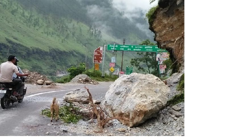 Four roads closed, traffic disrupted on seven roads coming after debris