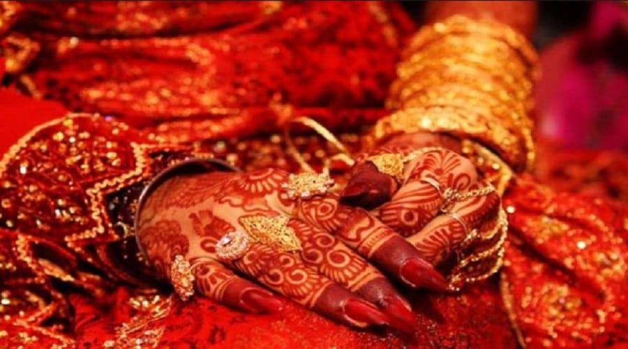 Meerut, husband sent photo of wife on social media