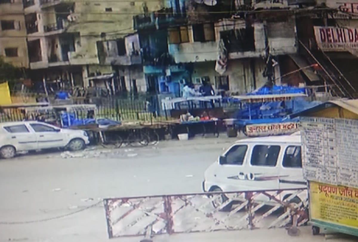 delhi Firing between two groups in Govindpuri 3 injured 