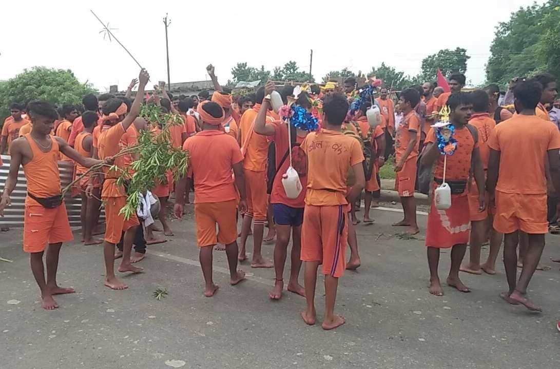 Three kanwariya injured in road accident in bhadohi