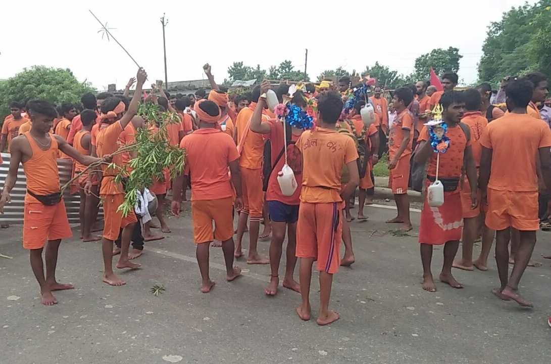 Three kanwariya injured in road accident in bhadohi