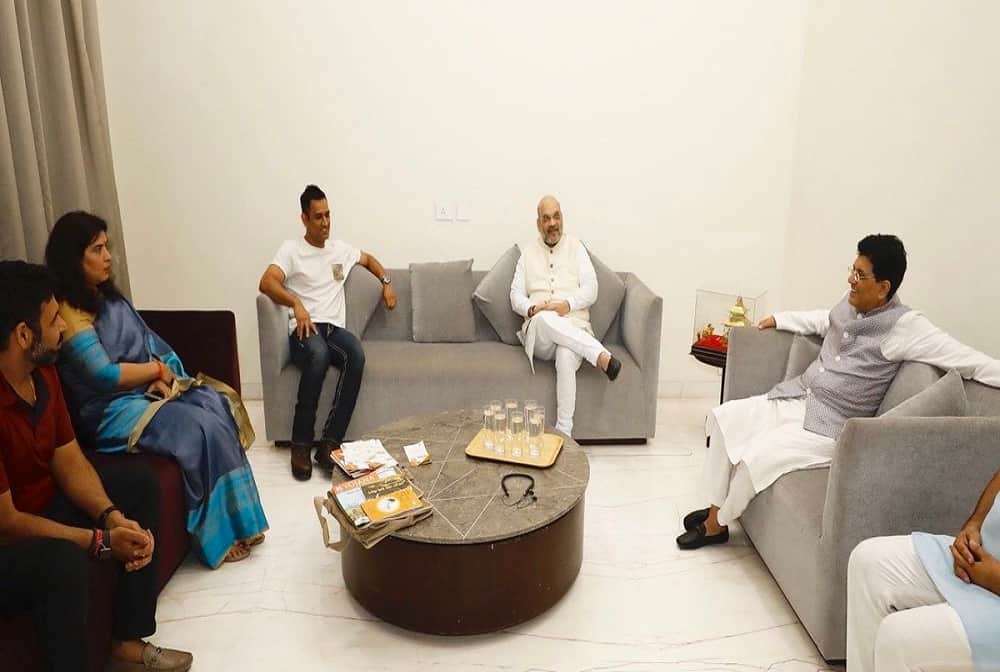 Truth behind dhoni's contesting election from BJP