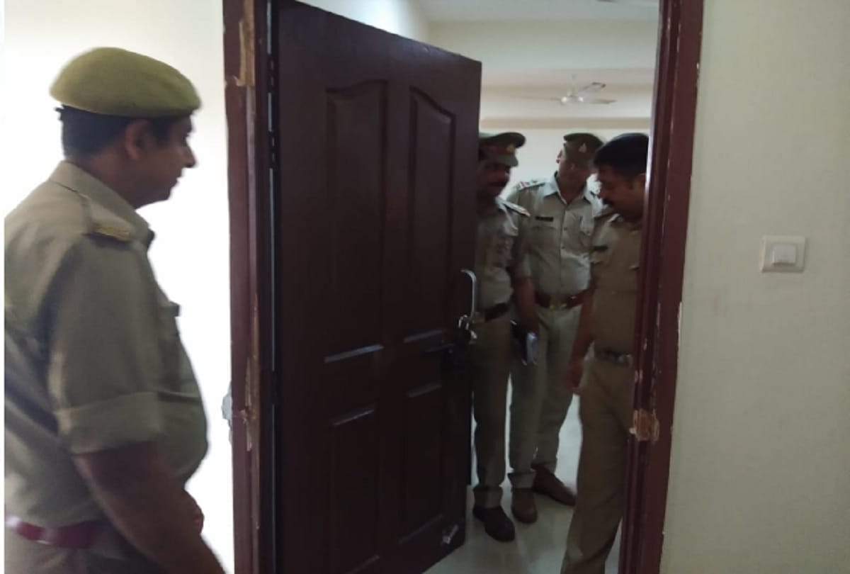 A man committed suicide after killed his wife in galaxy vega society of Greater Noida