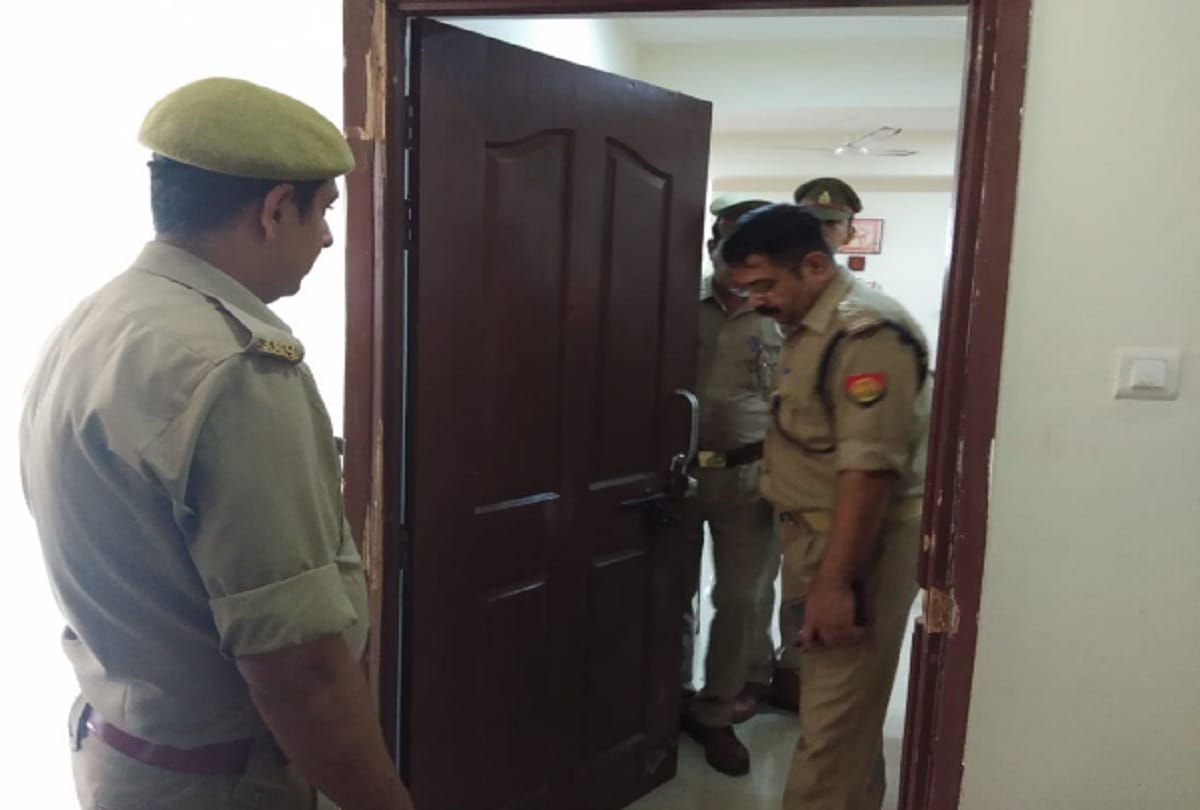 A man committed suicide after killed his wife in galaxy vega society of Greater Noida