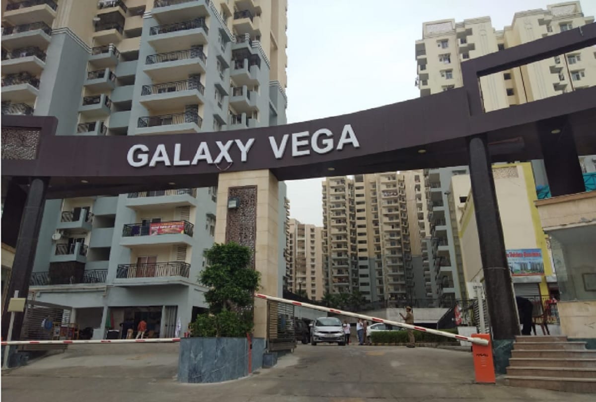 A man committed suicide after killed his wife in galaxy vega society of Greater Noida