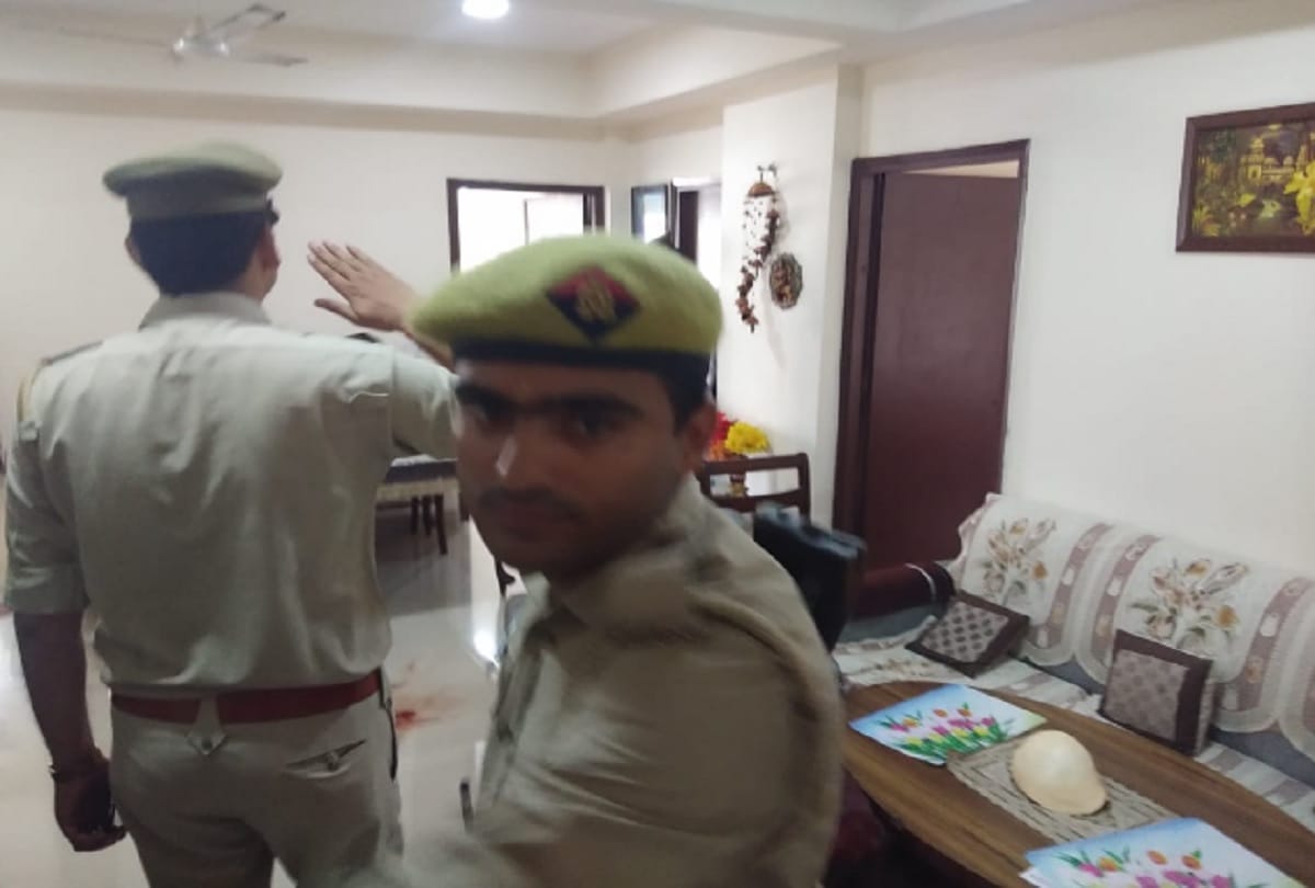 A man committed suicide after killed his wife in galaxy vega society of Greater Noida