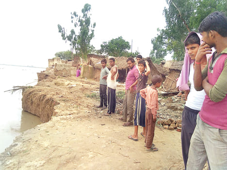Ram Ganga water reached the banks of the villages in farrukhabad