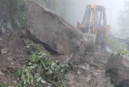 State highway 10 Theog- Hatkoti blocked due to landslide near Nihari in Shimla 